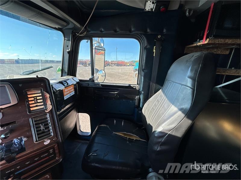 Freightliner FLD 120 曳引機組件