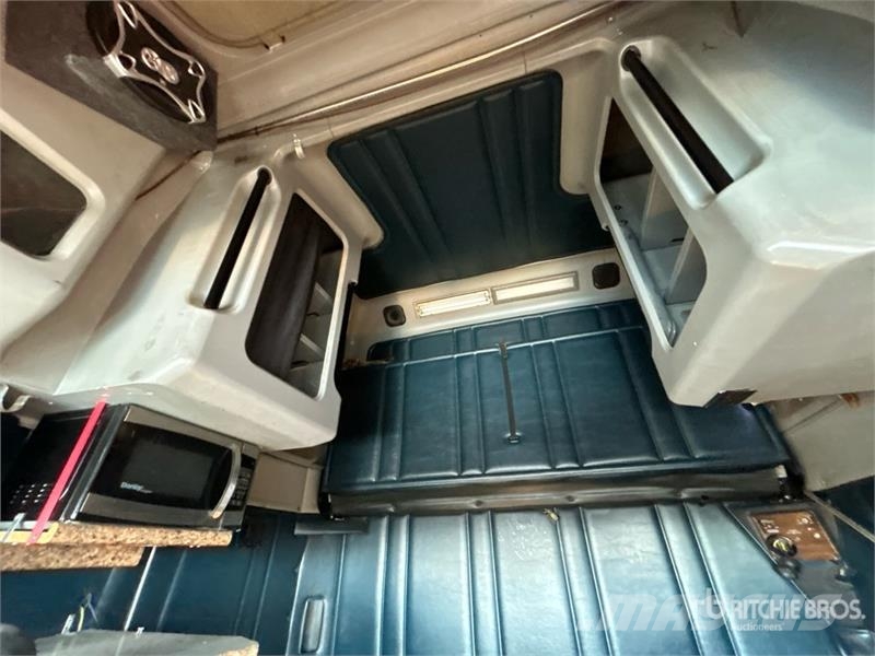 Freightliner FLD 120 曳引機組件