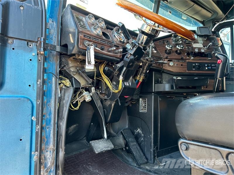 Freightliner FLD 120 曳引機組件