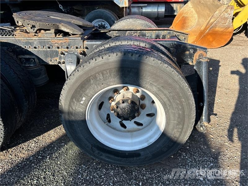 Freightliner FLD 120 曳引機組件