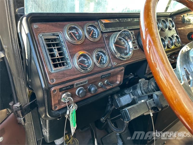 Freightliner FLD 120 6x4 T/A Sleeper Truck Tractor Tracteur routier
