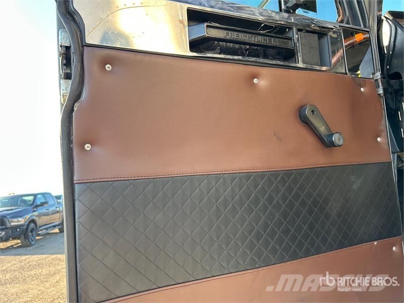 Freightliner FLD 120 6x4 T/A Sleeper Truck Tractor Tracteur routier