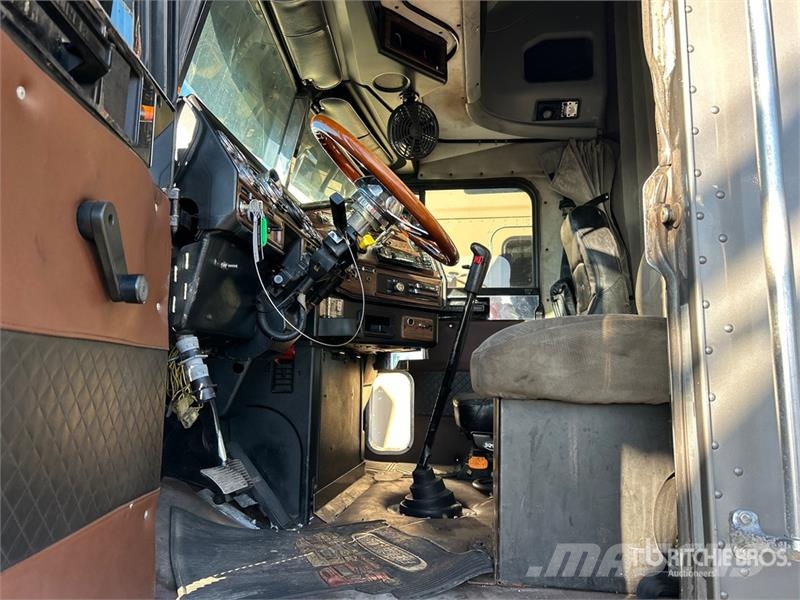 Freightliner FLD 120 6x4 T/A Sleeper Truck Tractor Tracteur routier