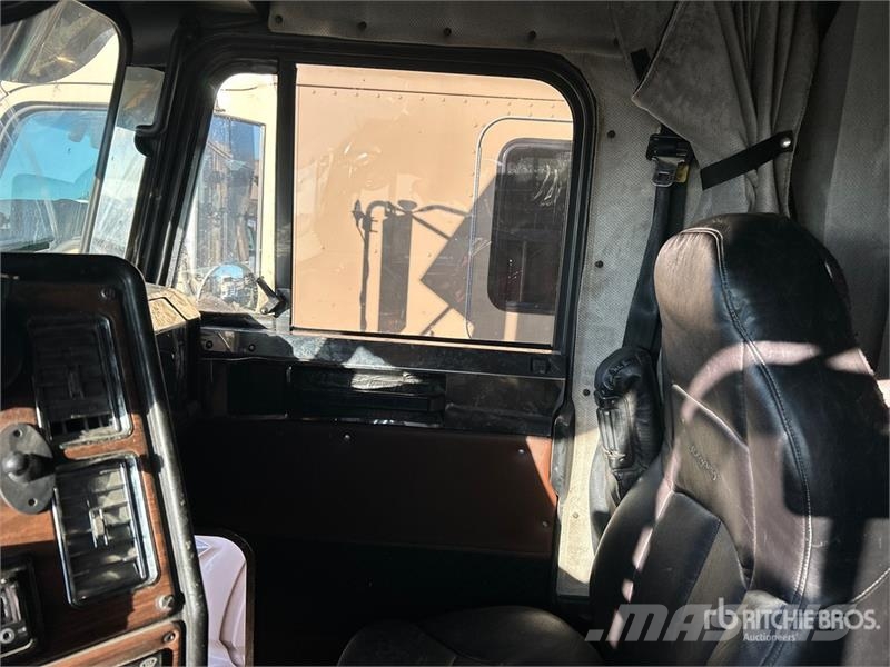 Freightliner FLD 120 6x4 T/A Sleeper Truck Tractor Tracteur routier