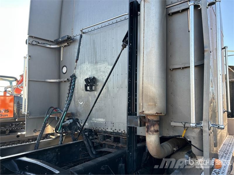 Freightliner FLD 120 6x4 T/A Sleeper Truck Tractor Tracteur routier