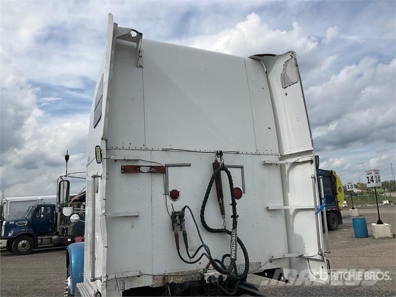 Freightliner FLD120 6x4 T/A Sleeper Truck Tractor Tracteur routier