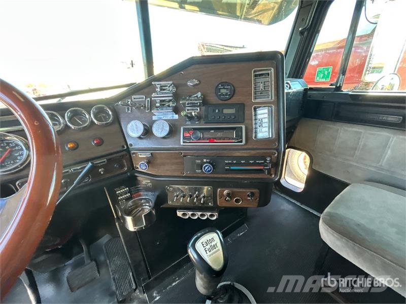 Freightliner FLD120 6x4 Sleeper Tow Truck Bergungsfahrzeuge