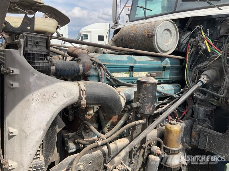 Freightliner FLD120 6x4 T/A Sleeper Truck Tractor Tracteur routier