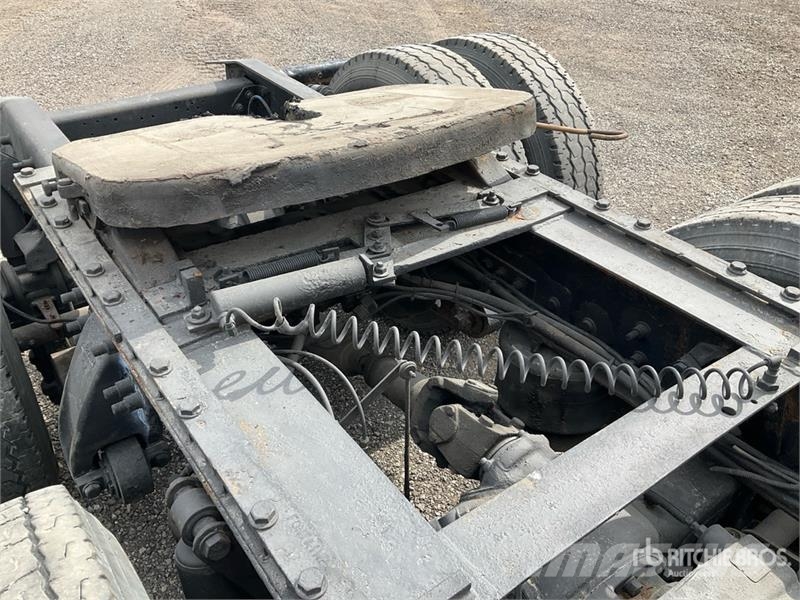 Freightliner FLD120 6x4 T/A Sleeper Truck Tractor Tracteur routier