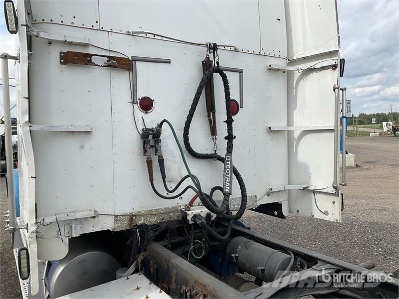 Freightliner FLD120 6x4 T/A Sleeper Truck Tractor Tracteur routier