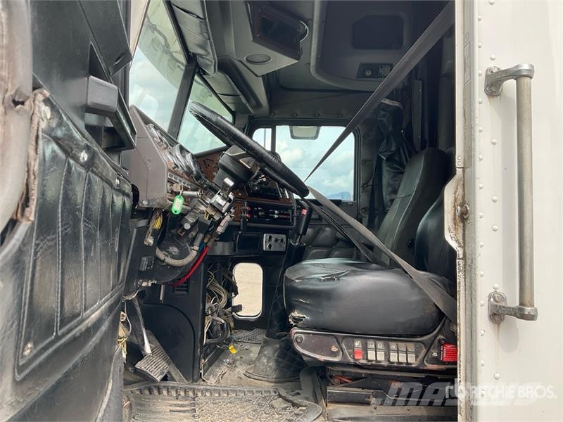 Freightliner FLD120 6x4 T/A Sleeper Truck Tractor Tracteur routier