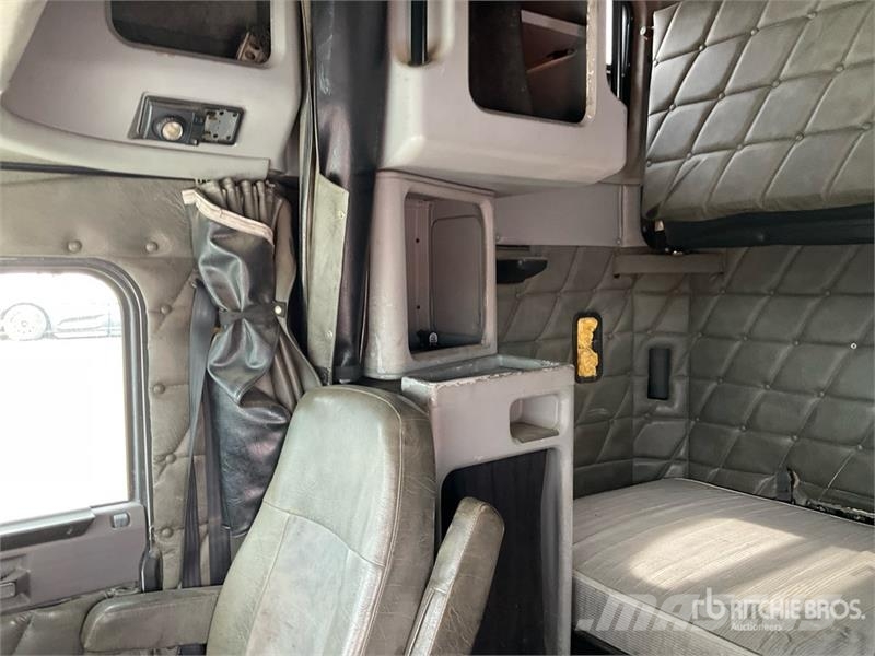 Freightliner FLD120 6x4 T/A Sleeper Truck Tractor Tracteur routier