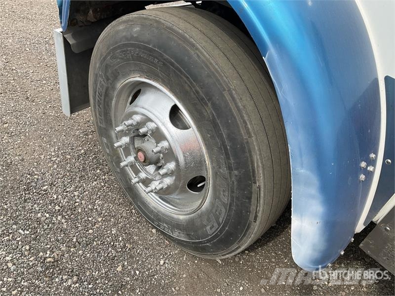 Freightliner FLD120 6x4 T/A Sleeper Truck Tractor Tracteur routier