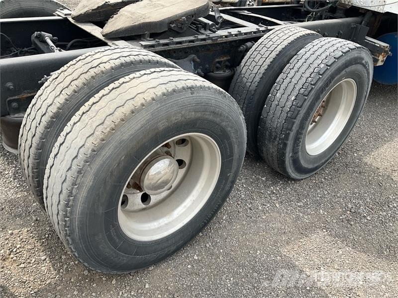 Freightliner FLD120 6x4 T/A Sleeper Truck Tractor Tracteur routier