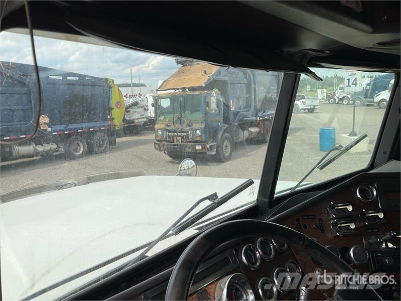 Freightliner FLD120 6x4 T/A Sleeper Truck Tractor Tracteur routier