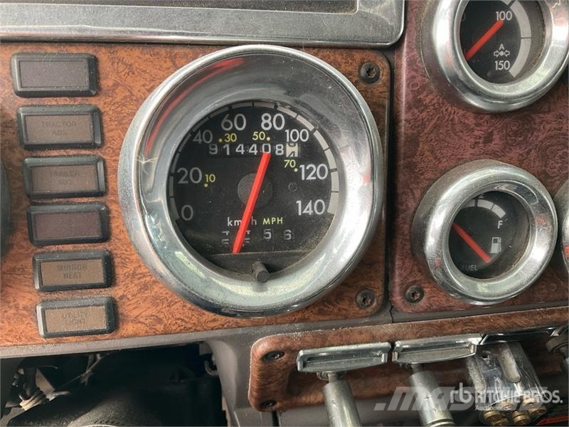 Freightliner FLD120 6x4 T/A Sleeper Truck Tractor Tracteur routier
