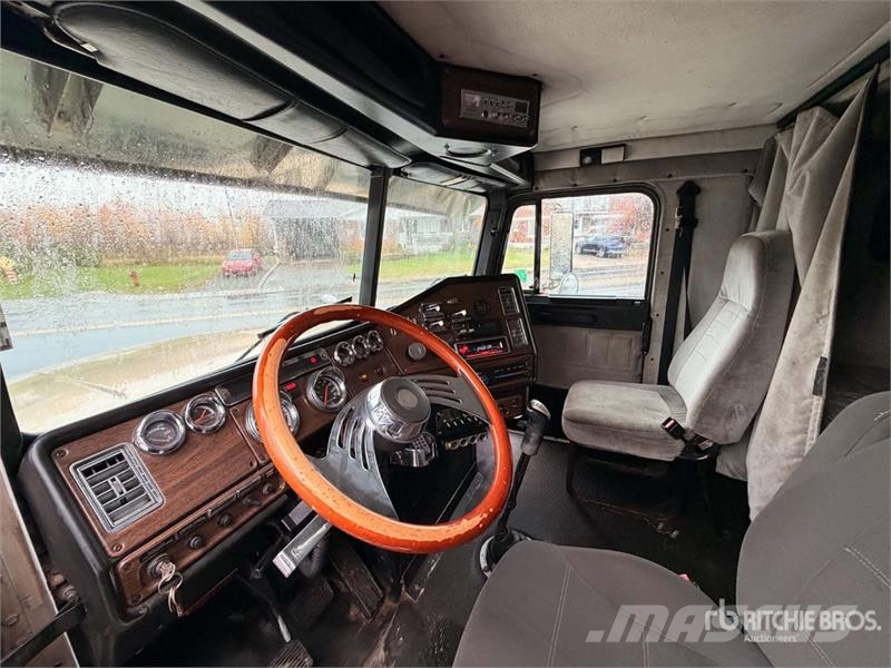 Freightliner FLD120 6x4 Sleeper Tow Truck Recovery vehicles