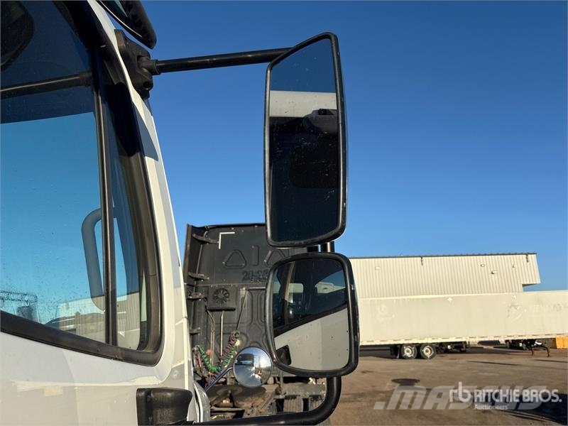 Freightliner M2 106 كابينة والداخلية