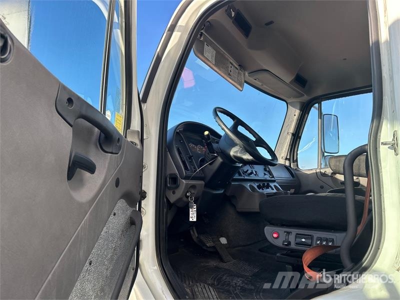 Freightliner M2 106 Isotermos y frigoríficos