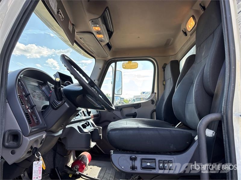 Freightliner M2 106 溫控卡車