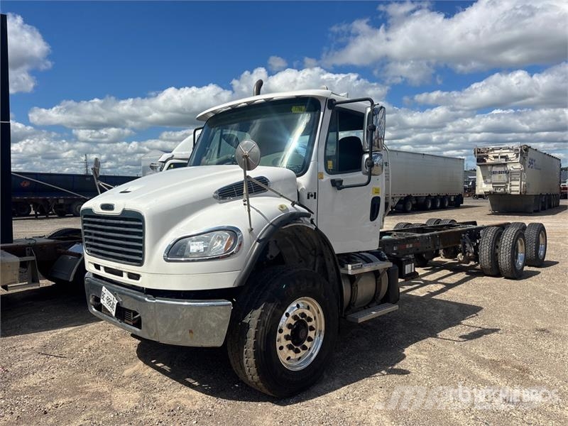 Freightliner M2 106 Cabinas e interior