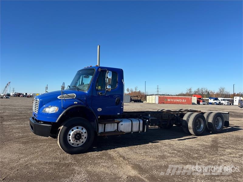 Freightliner M2 106 Kabine i unutrašnjost