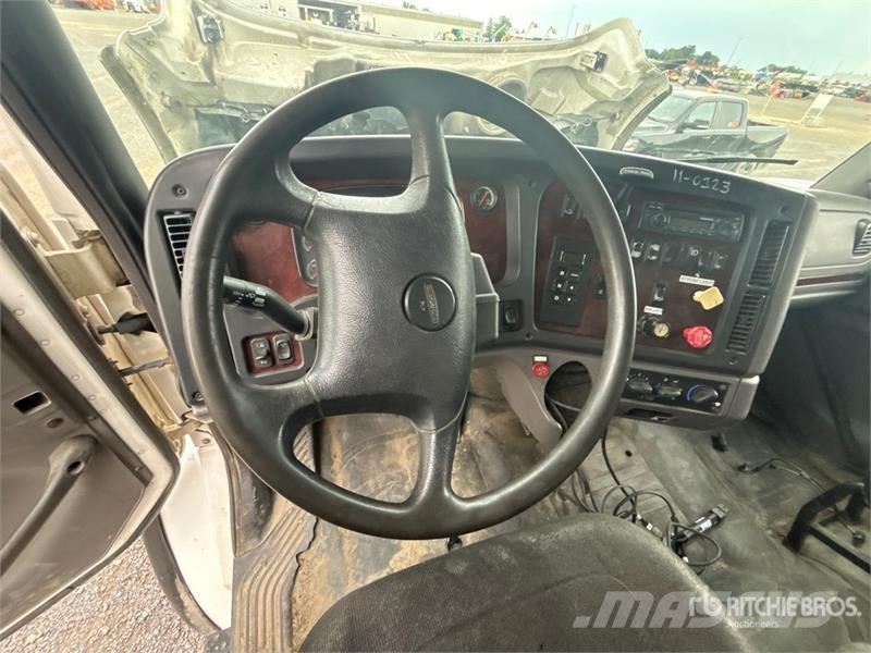 Freightliner M2 106 Camiones bañeras basculantes o volquetes