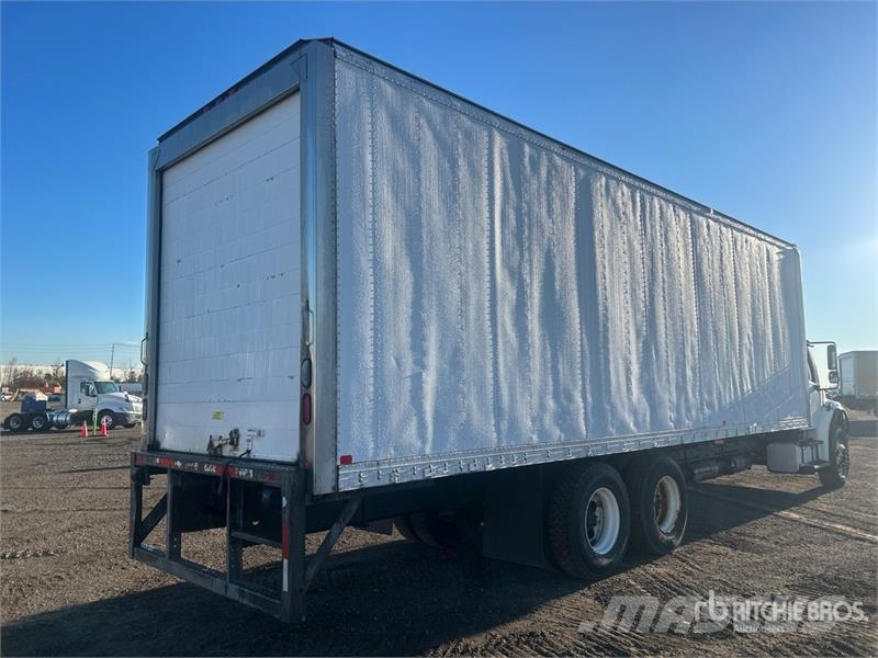 Freightliner M2 106 冷凍冷蔵車