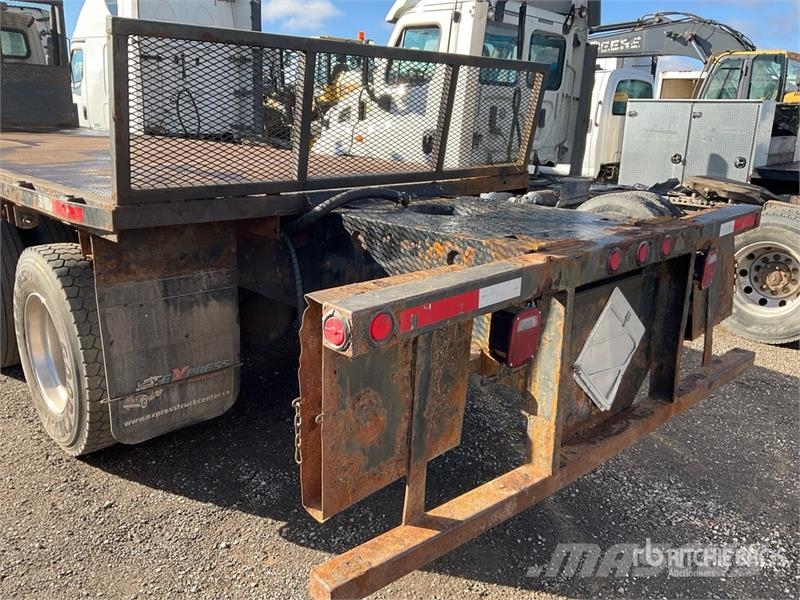 Freightliner M2 106 平板栏板货车