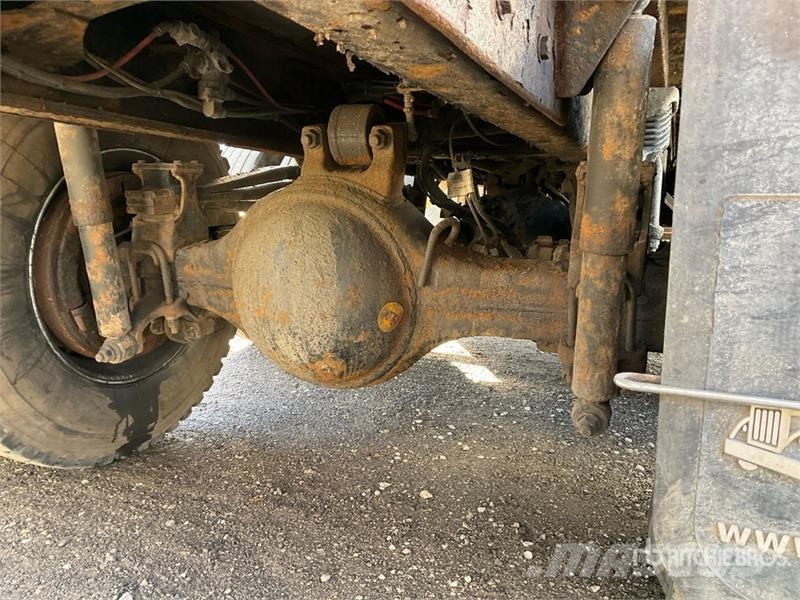Freightliner M2 106 平板栏板货车