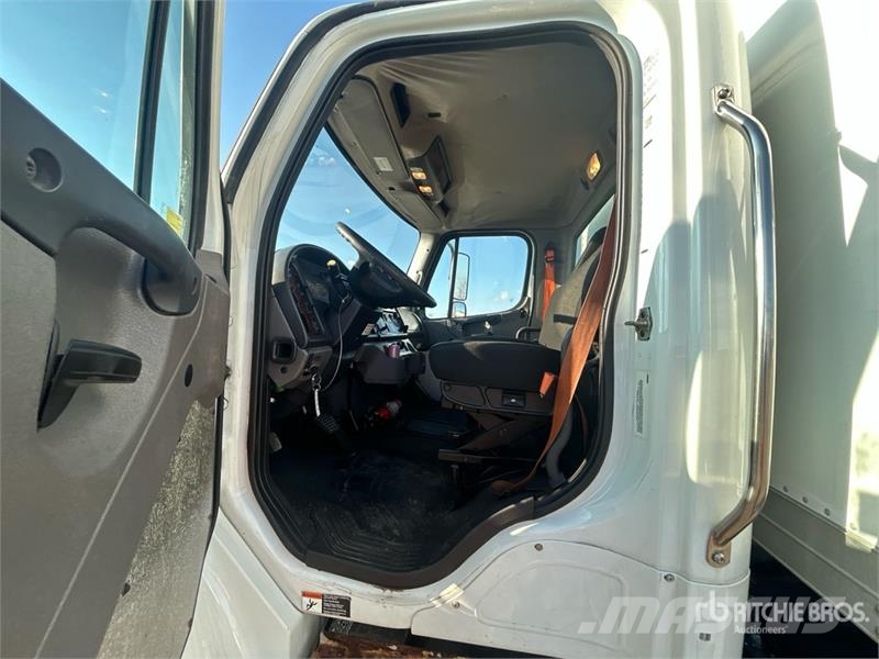 Freightliner M2 106 Sanduk kamioni