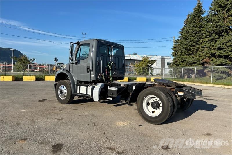 Freightliner M2 106 Sadulveokid