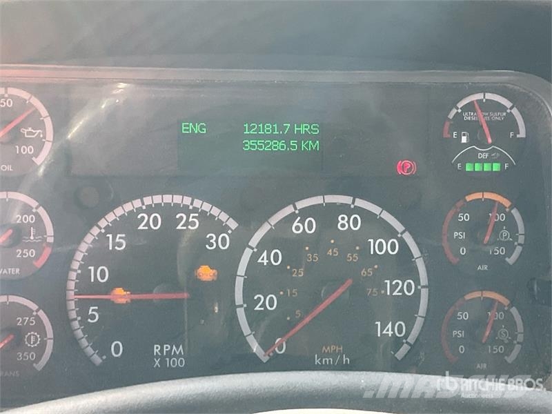 Freightliner M2 106 平板栏板货车
