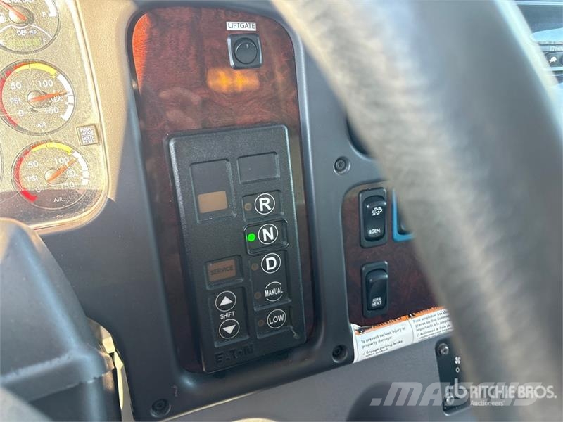 Freightliner M2 106 Temperature controlled trucks