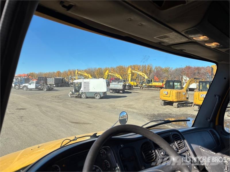 Freightliner M2 106 Pick up/Dropside