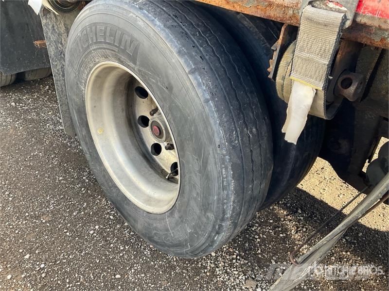 Freightliner M2 106 平板栏板货车