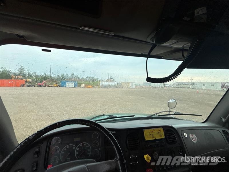 Freightliner M2 106 Nostolava-autot