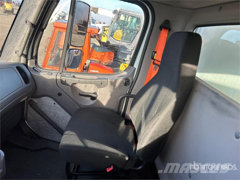 Freightliner M2 106 Isotermos y frigoríficos