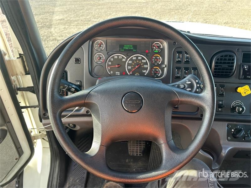 Freightliner M2 106 Isotermos y frigoríficos