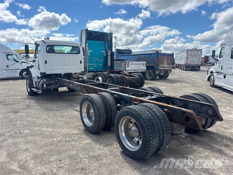 Freightliner M2 106 Cabinas e interior