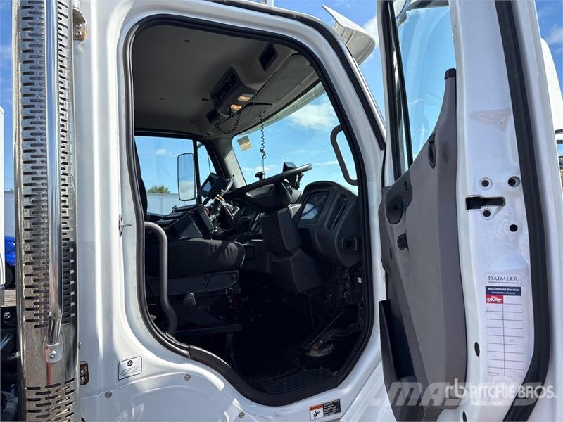Freightliner M2 106 清掃車