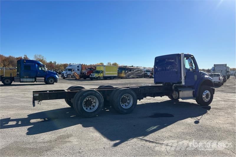 Freightliner M2 106 Kabine i unutrašnjost