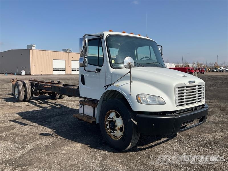 Freightliner M2 106 Kabine i unutrašnjost