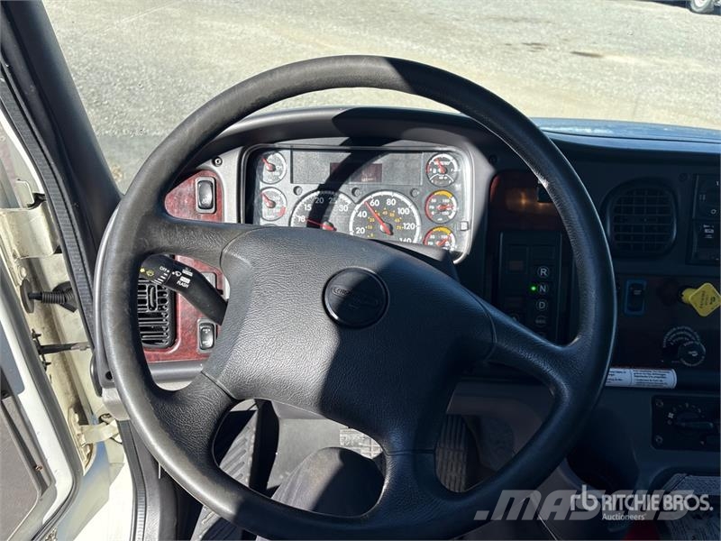 Freightliner M2 106 Temperature controlled trucks