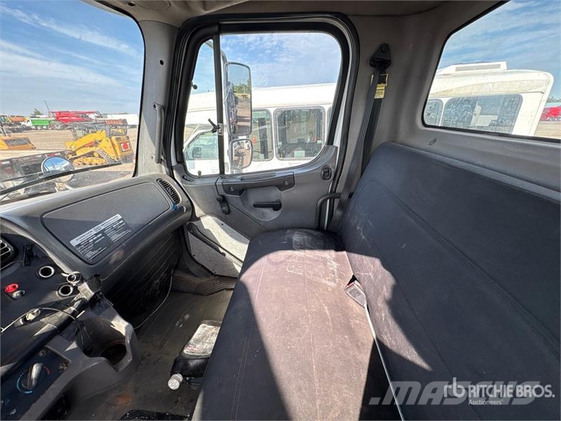 Freightliner M2 106 Cabinas