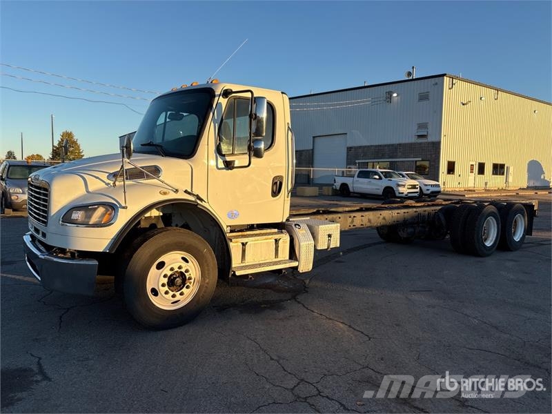 Freightliner M2 106 Kabine i unutrašnjost