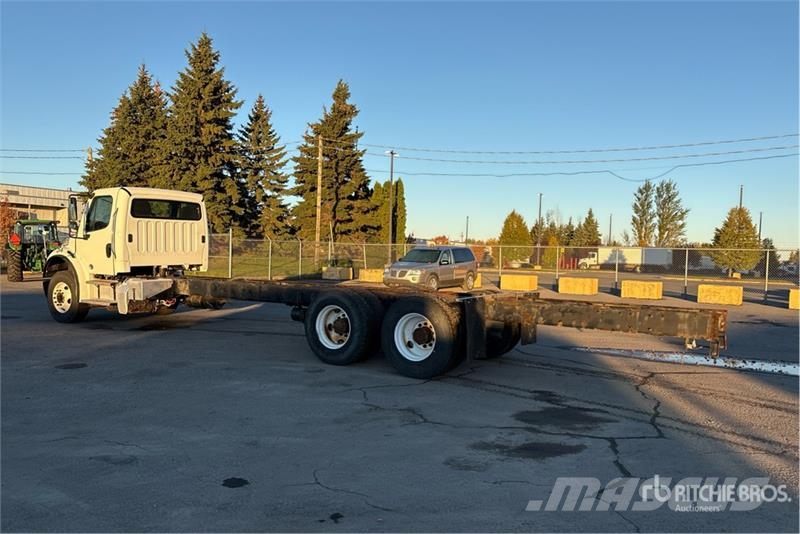 Freightliner M2 106 캐빈 및 인테리어