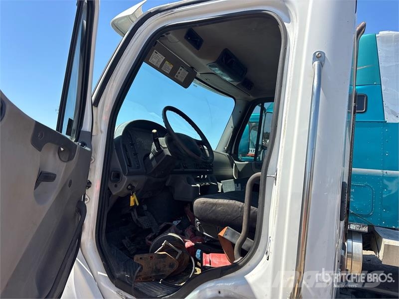 Freightliner M2 106 Cabinas e interior