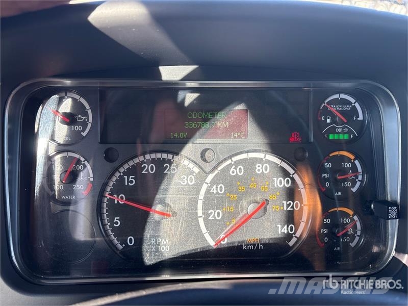 Freightliner M2 106 Temperature controlled trucks