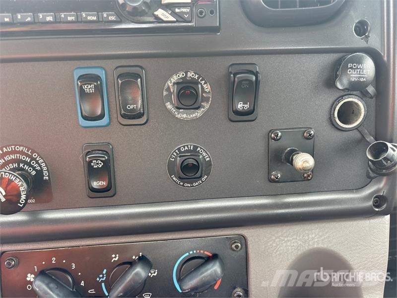Freightliner M2 106 Cabines e interior
